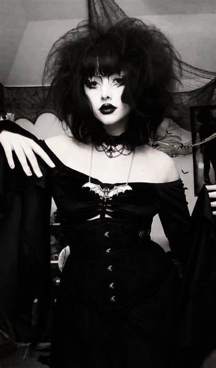 Midwestern Gothic TikTok: A Deep Dive into the Dark and Mesmerizing Trend